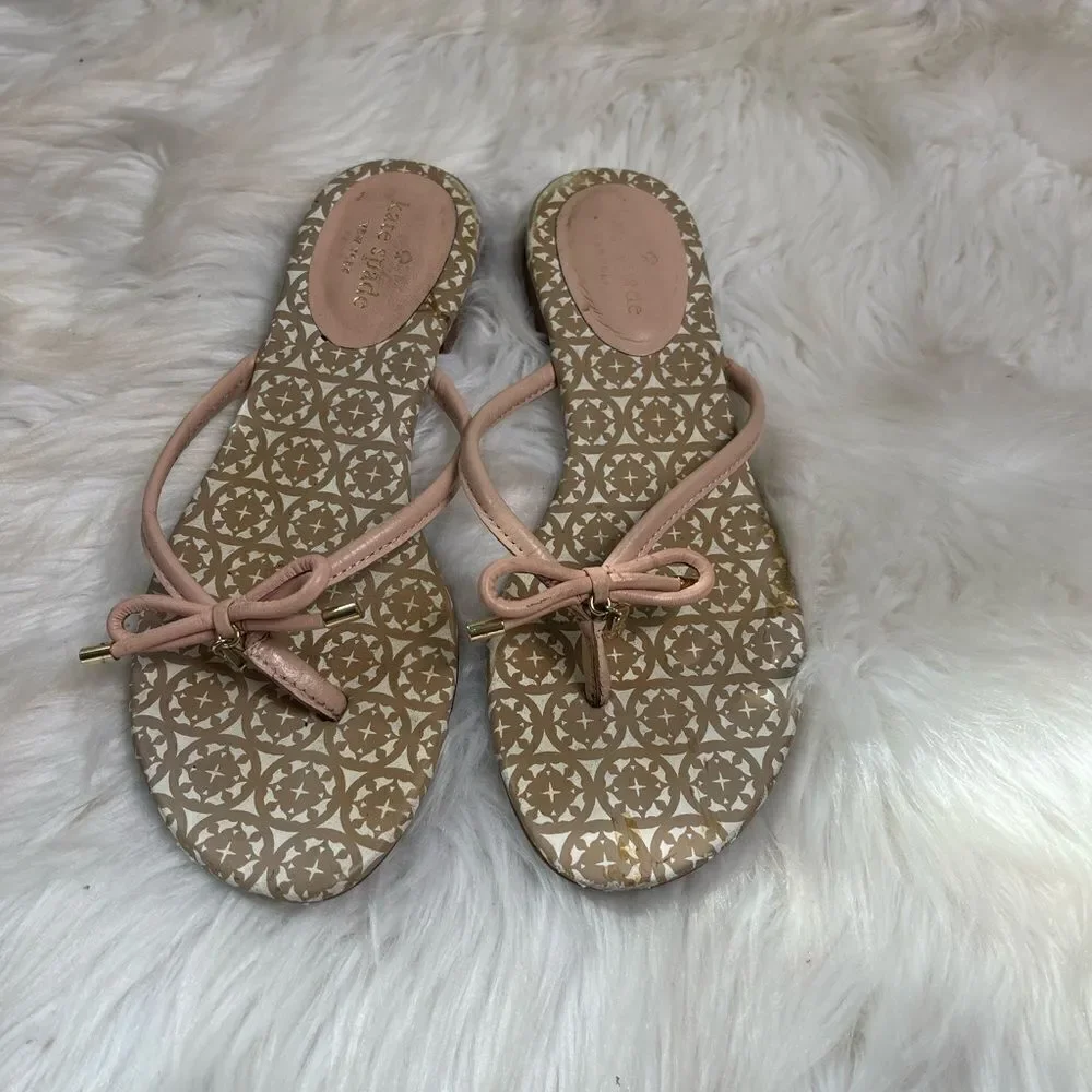 Kate Spade New York leather light pink thong Sandals with gold tone accents SZ8M